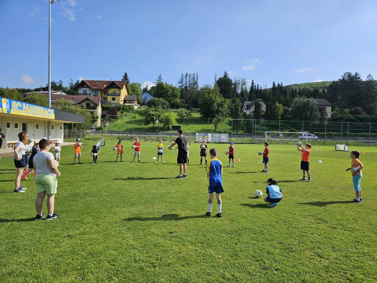Kinder beim Fußballtraining